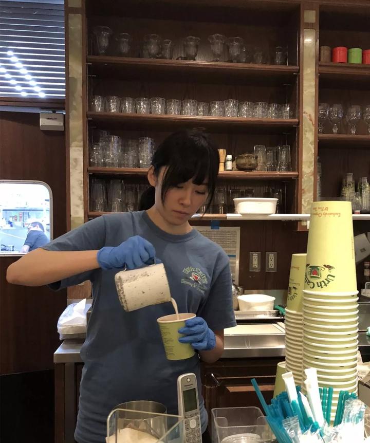 街头咖啡屋时代美食_街头的咖啡馆歌词_街头咖啡馆Q版