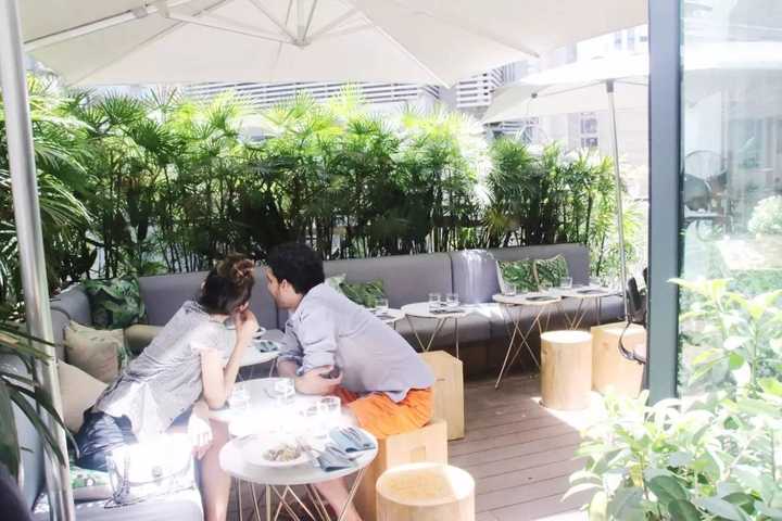 高级西餐厅里的面包店_西餐厅的面包片叫什么_高级的面包店
