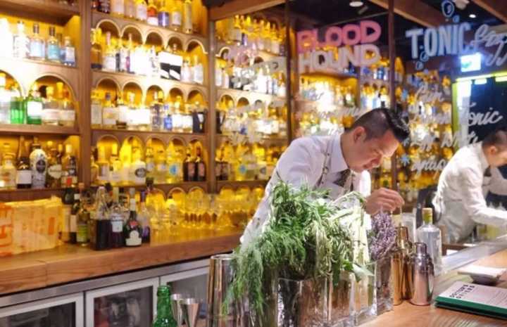 高级西餐厅里的面包店_高级的面包店_西餐厅的面包片叫什么