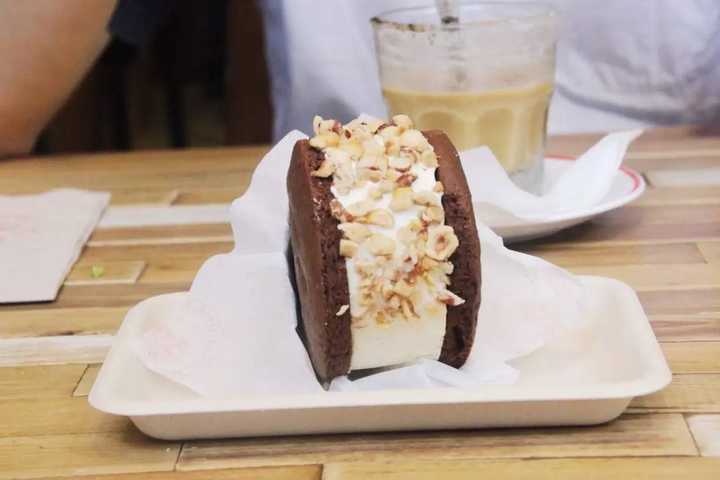 西餐厅的面包片叫什么_高级的面包店_高级西餐厅里的面包店