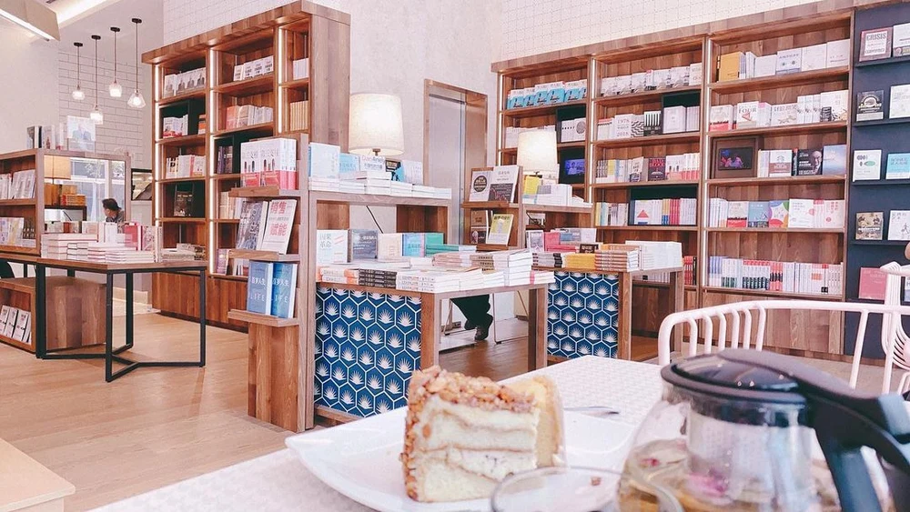 monalisa bookstore