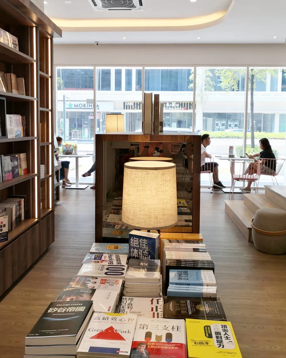 monalisa bookstore